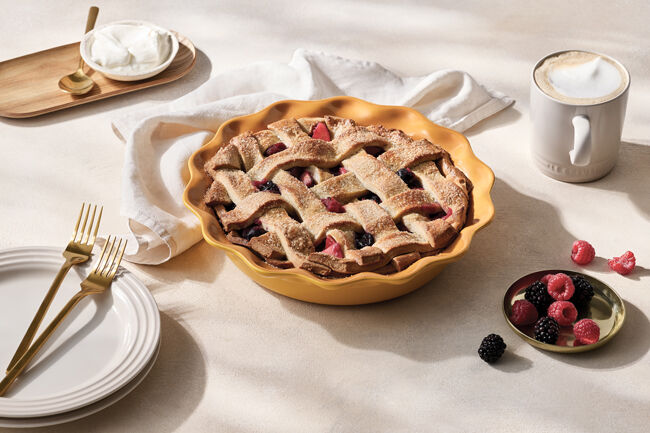 Stoneware Heritage Pie DishNectar image number 5